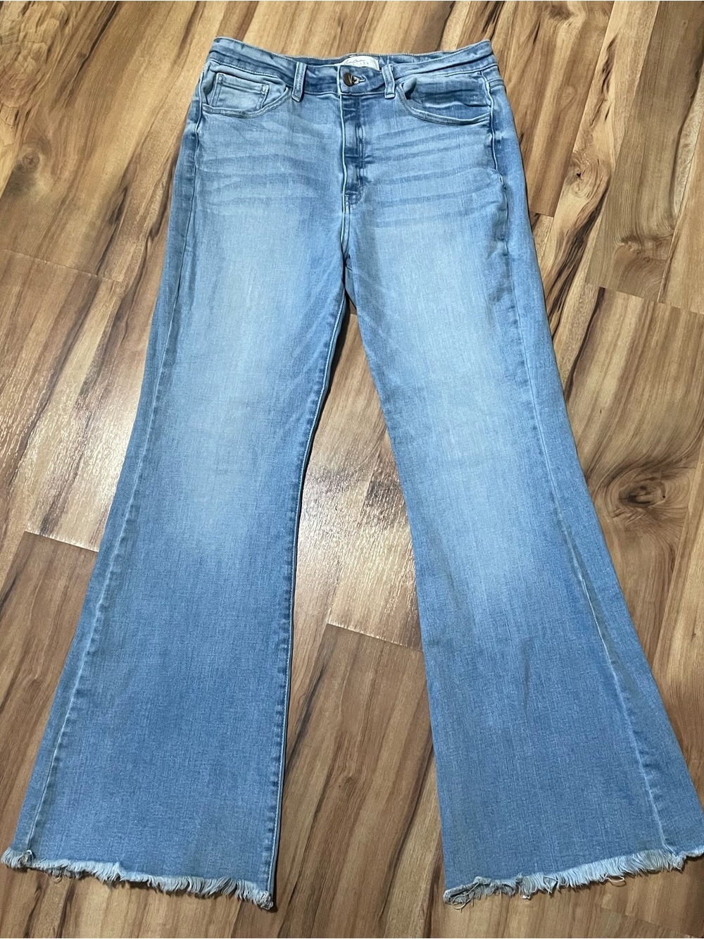 KanCan Signature Buckle Wide Flare Leg Jeans Size 32 Frayed Hem VBK1436L